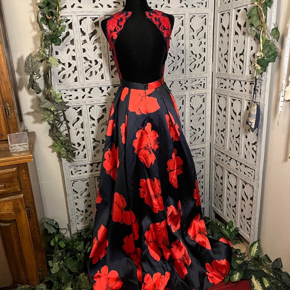 GLAMOUR BY TERANI COUTURE AMAZING NAVY BLUE & RED SLEEVELESS FORMAL PROM DRESS - Picture 5 of 8